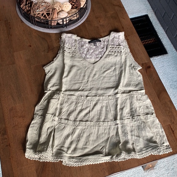 Sage lace-yoke tiered tank - Picture 5 of 5
